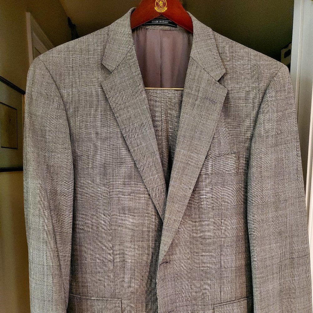 Suit:Made in Italy 100% Merino Wool Gray Prince of Wales Plaid 38